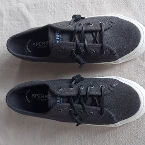 Sperry Women's Crest Vibe Memory-Foam Fleece Sneakers, dark gray, size 7,new